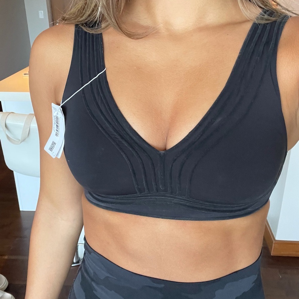 Get in line LULULEMON sports bra